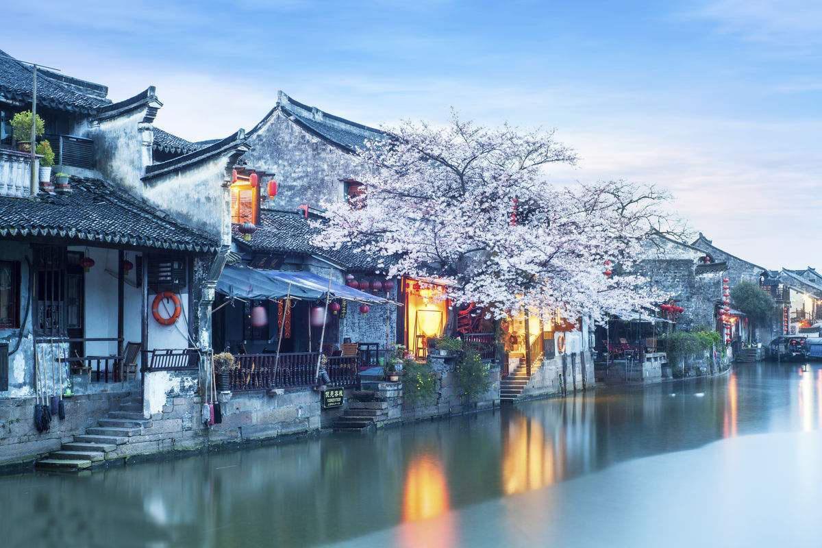 明天用英语怎么读？